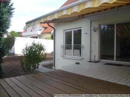 Terrasse mit Zugang in den Garten